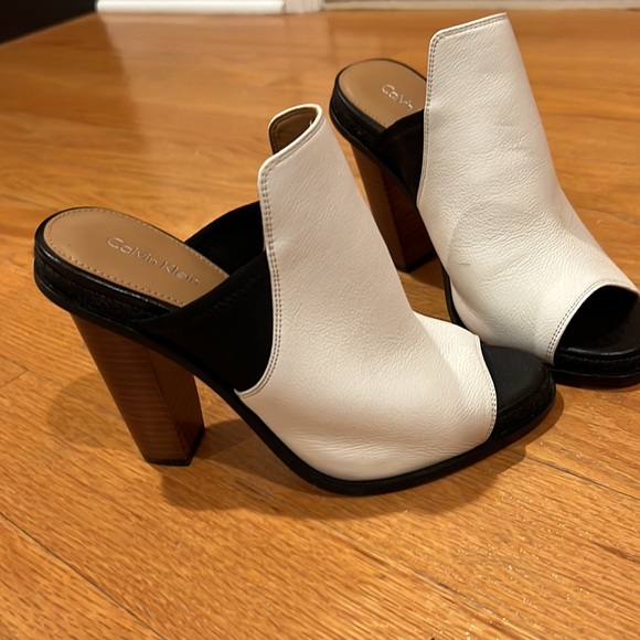 Sandals - Picture 3 of 11